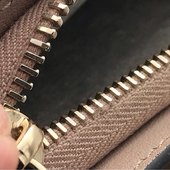 EUC SMALL ROCKSTUD CALFSKIN WALLET   RETAIL $490 - Picture 14 of 16